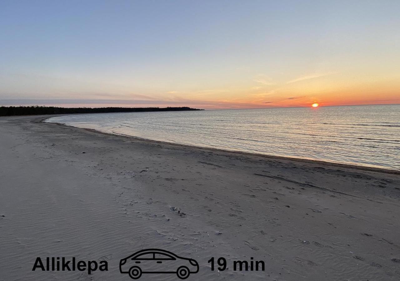 Uneallika Puhkemaja-Kuelalistemaja Pae Esterno foto